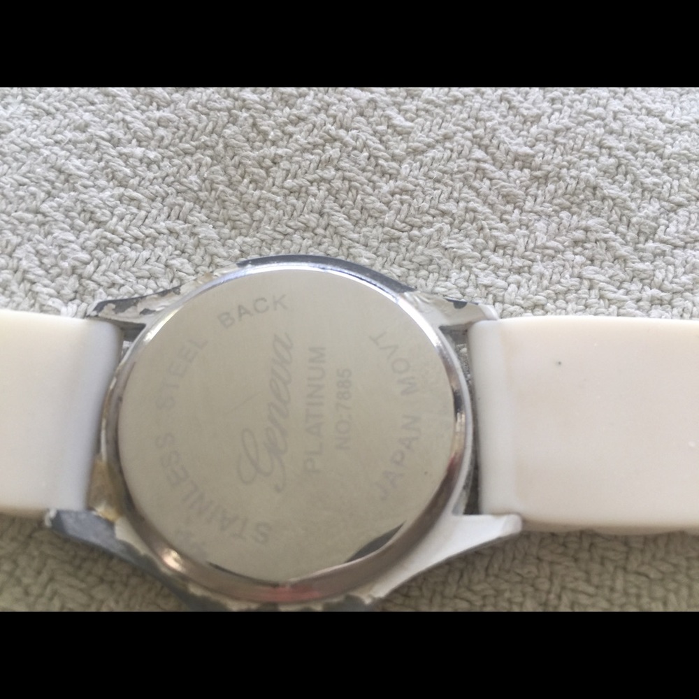 Ladies watch. White rubber strap - Picture 4 of 5